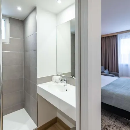 Hotel Sure By Western 3*