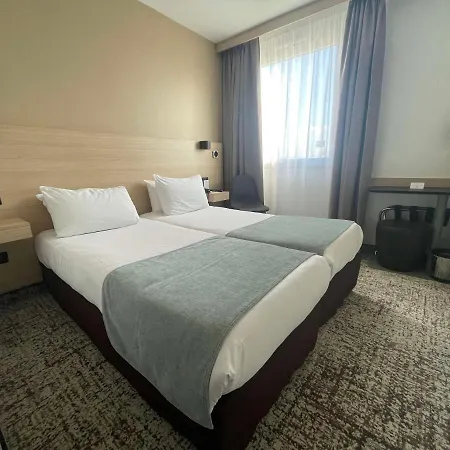 Hotel Sure By Western 3*